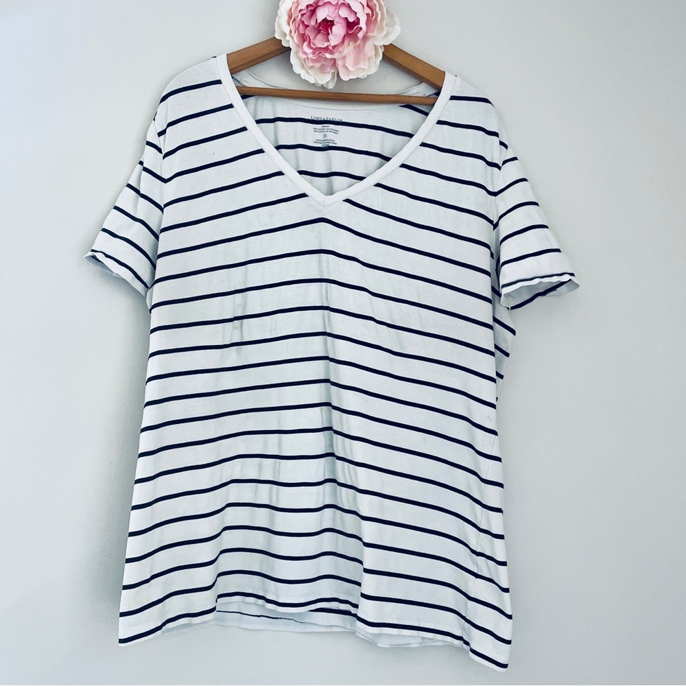 🎯3/$10 Lord & Taylor Black and White Striped V-Neck Tee 2X